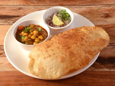 Chole Bhature  Party Pack (10 Bhatures).